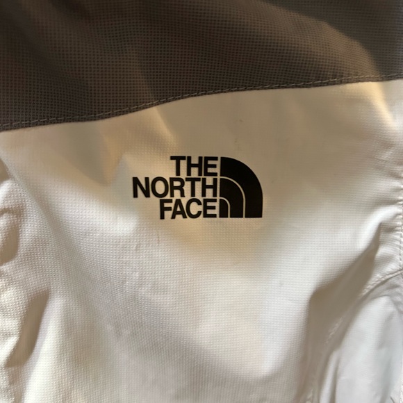 THE NORTH FACE Women's Resolve Plus Jacket - Picture 3 of 3